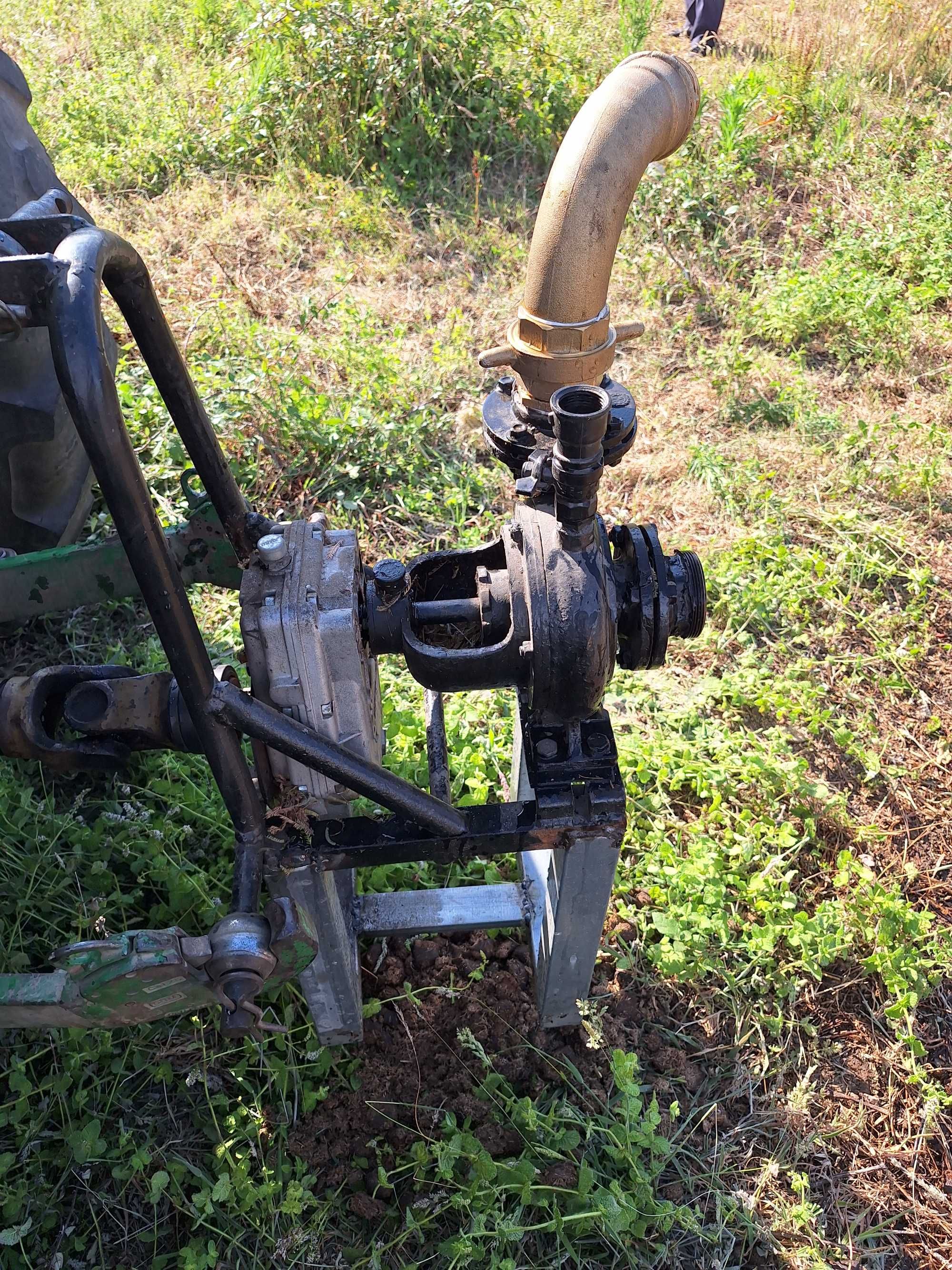 Vendo bomba de água para trator