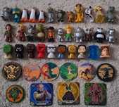 Conjunto brindes bonecos figuras tazos stacks bustz