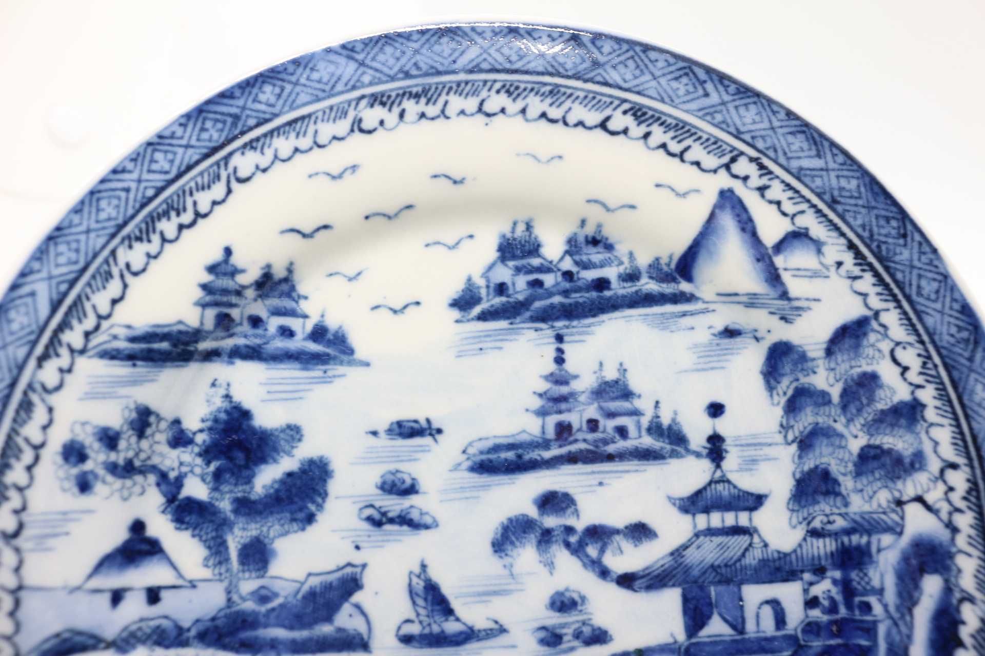 Prato em Porcelana Chinesa decoração Cantão XX 20,5 cm