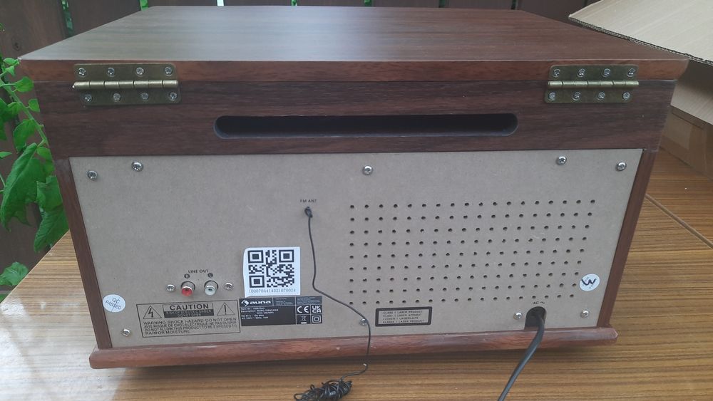 Multimedialny odtwarzacz CD, radio FM/AM, USB i SD, gramofon i magnet.