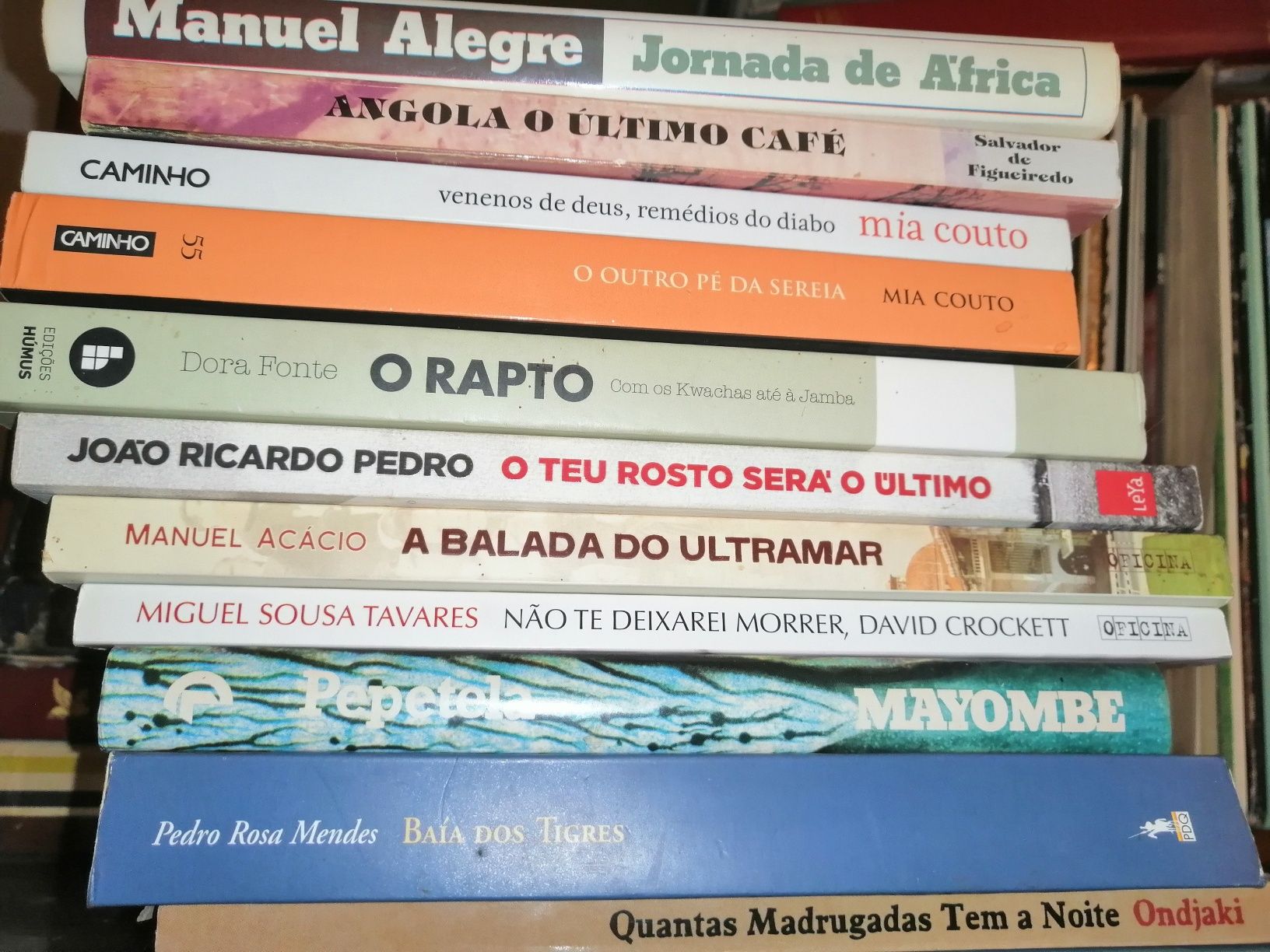 Vários livros.A partir dos três euros