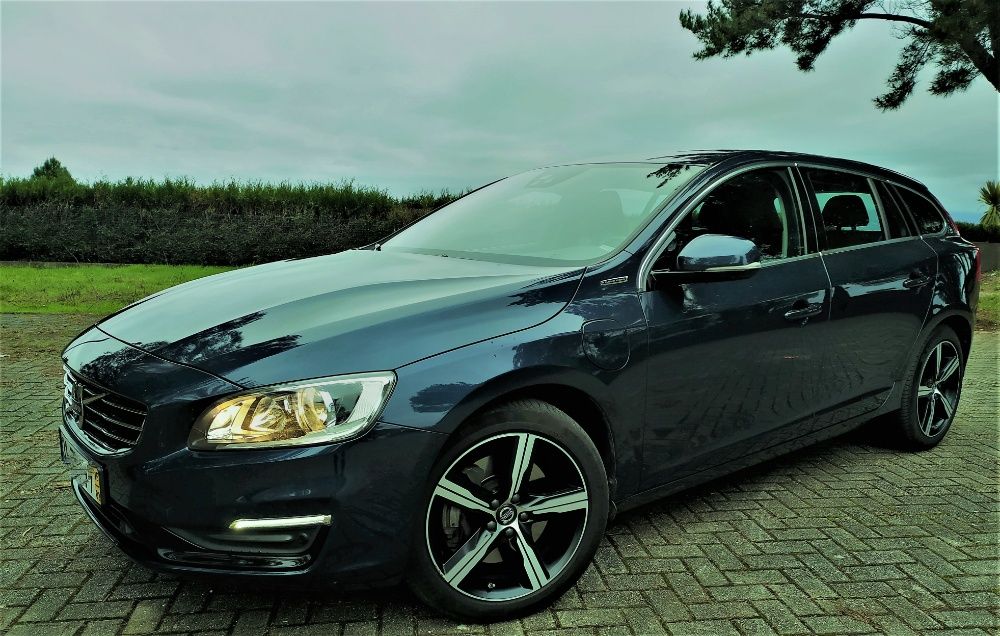 Volvo V60 D6 Hybrid Plug-In Elétrico e Gasóleo