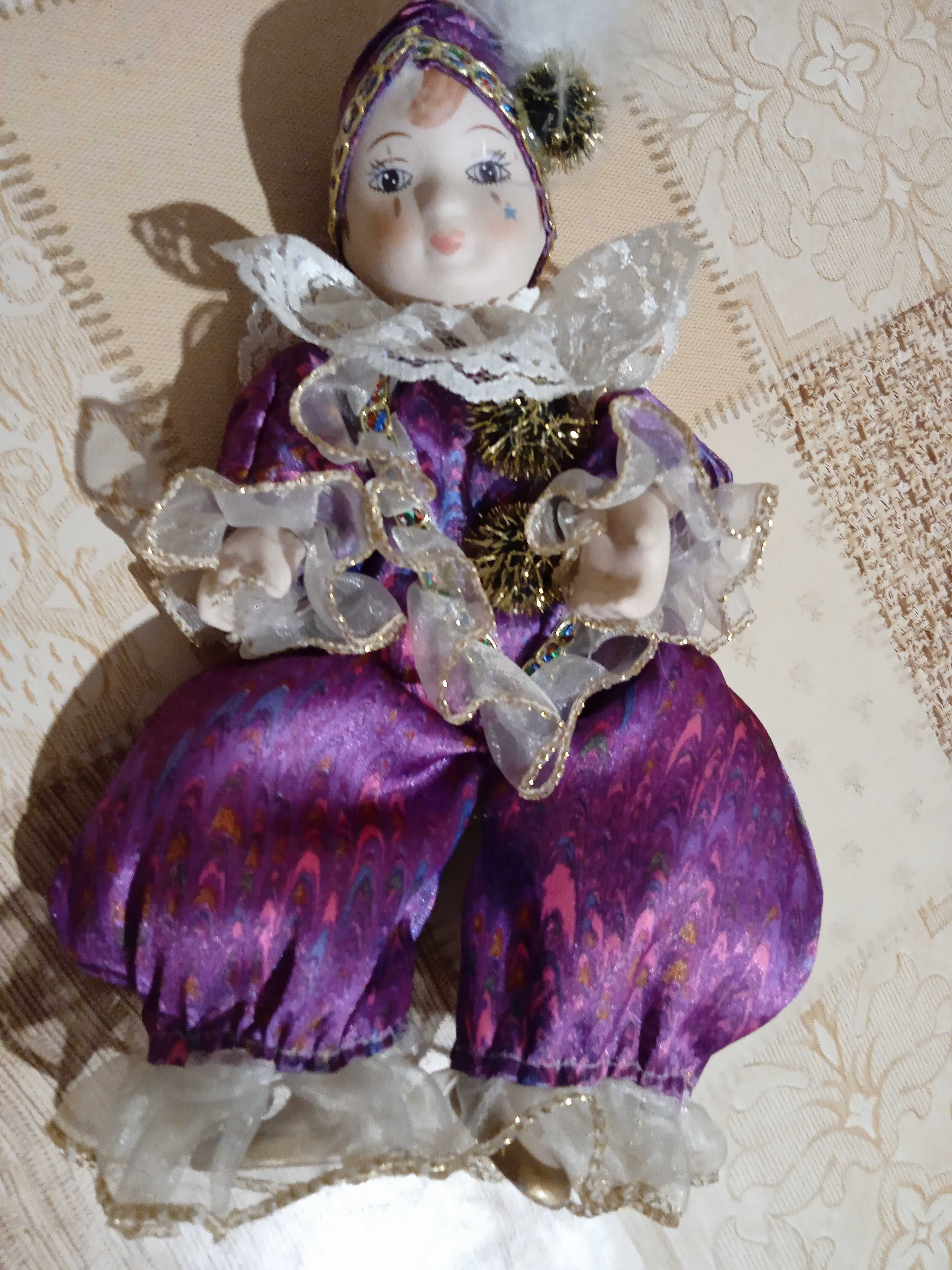 Керамическая фарфоровая винтажная кукла Арлекин