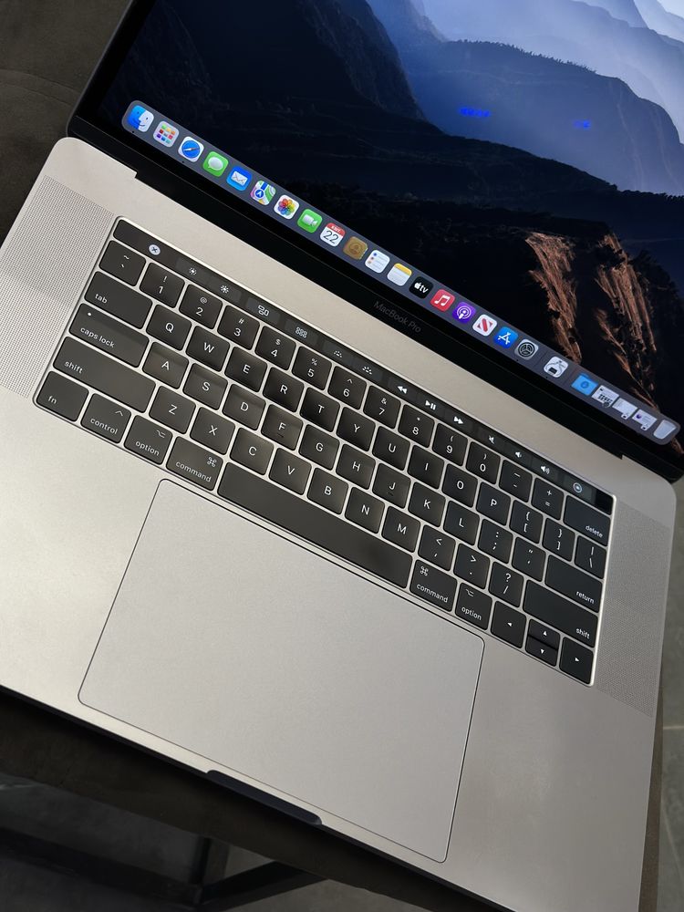 MacBook Pro 15 2017 i7/16Gb/256Gb