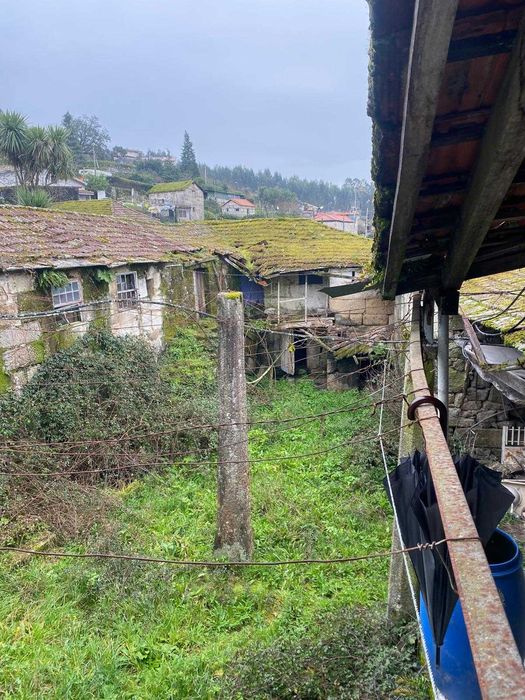 Quinta para restaurar 3.000m a 3km praia fluvial Cabeça Santa Penafiel
