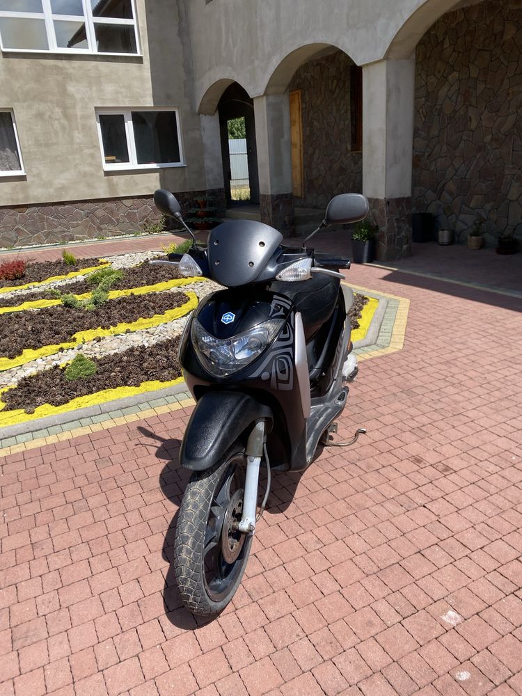 Скутер piaggio 4т