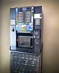 Máquina de Vending Necta Brio Up 2022 - Café, Bebidas e Snacks