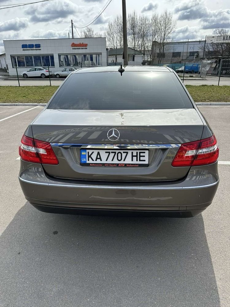 Продам Mercedes-Benz E-Class 2011