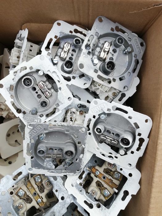 Tomadas usadas em bom estado