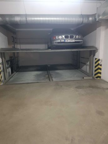 Sprzedam 2 miejsca parkingowe ( dolne platformy) ul. Jesionowa