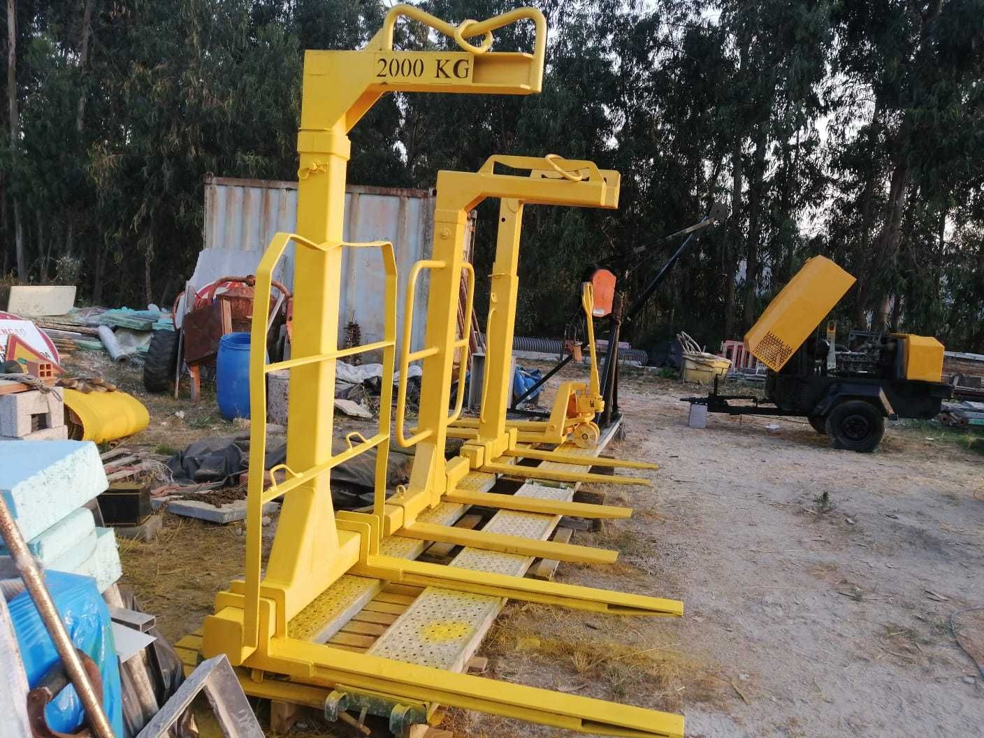 3 Porta Paletes de Grua com Garfo e Altura Reguláveis – Até 2000kg