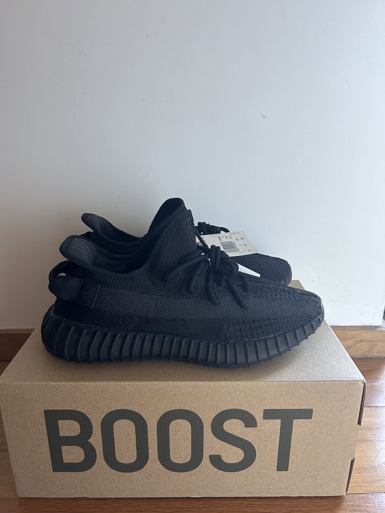 Yeezy Boost 350 V2 Onyx 43 1/3