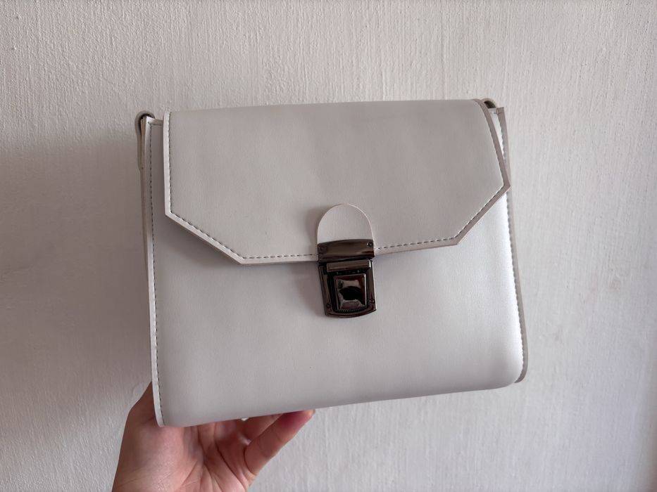 Сумка білого кольору