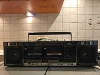 Radiomagnetofon JVC z kasetami