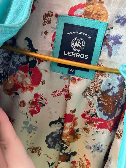 Жіноча шкіряна куртка