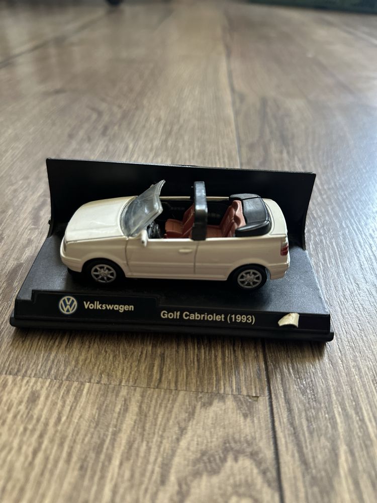 Моделька машинки Volkswagen Golf Cabriolet 1993