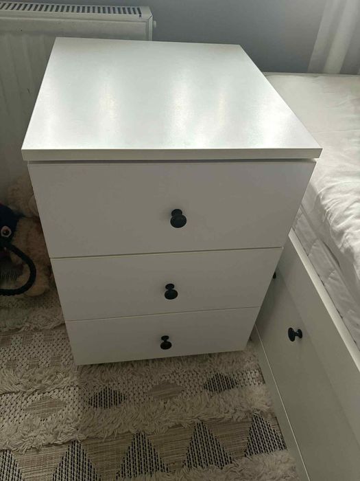 Biurko wraz z kontenerkiem