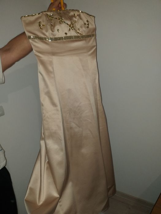 Плаття кольору айворі(беж)