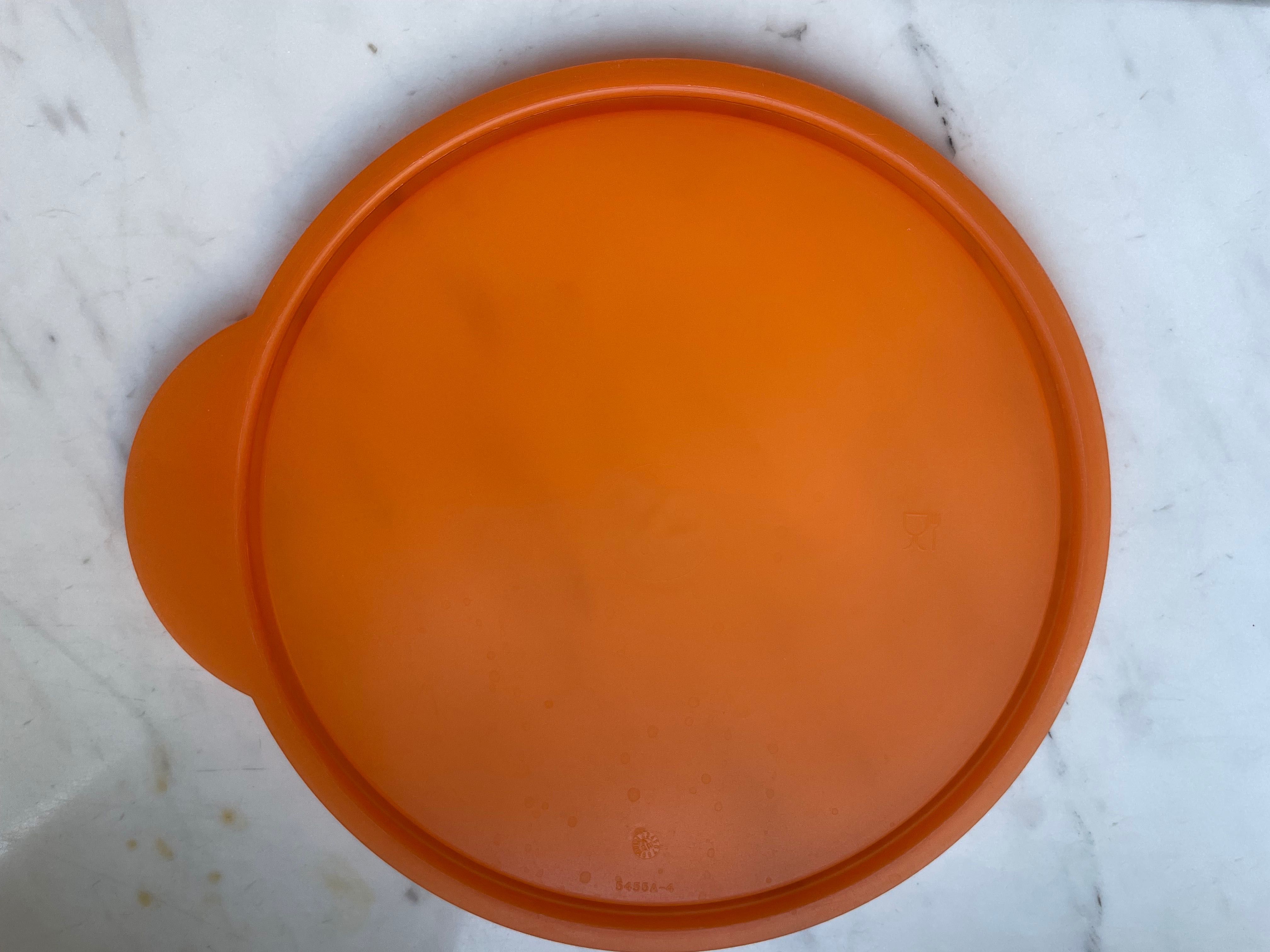 Miska Tupperware zamykana