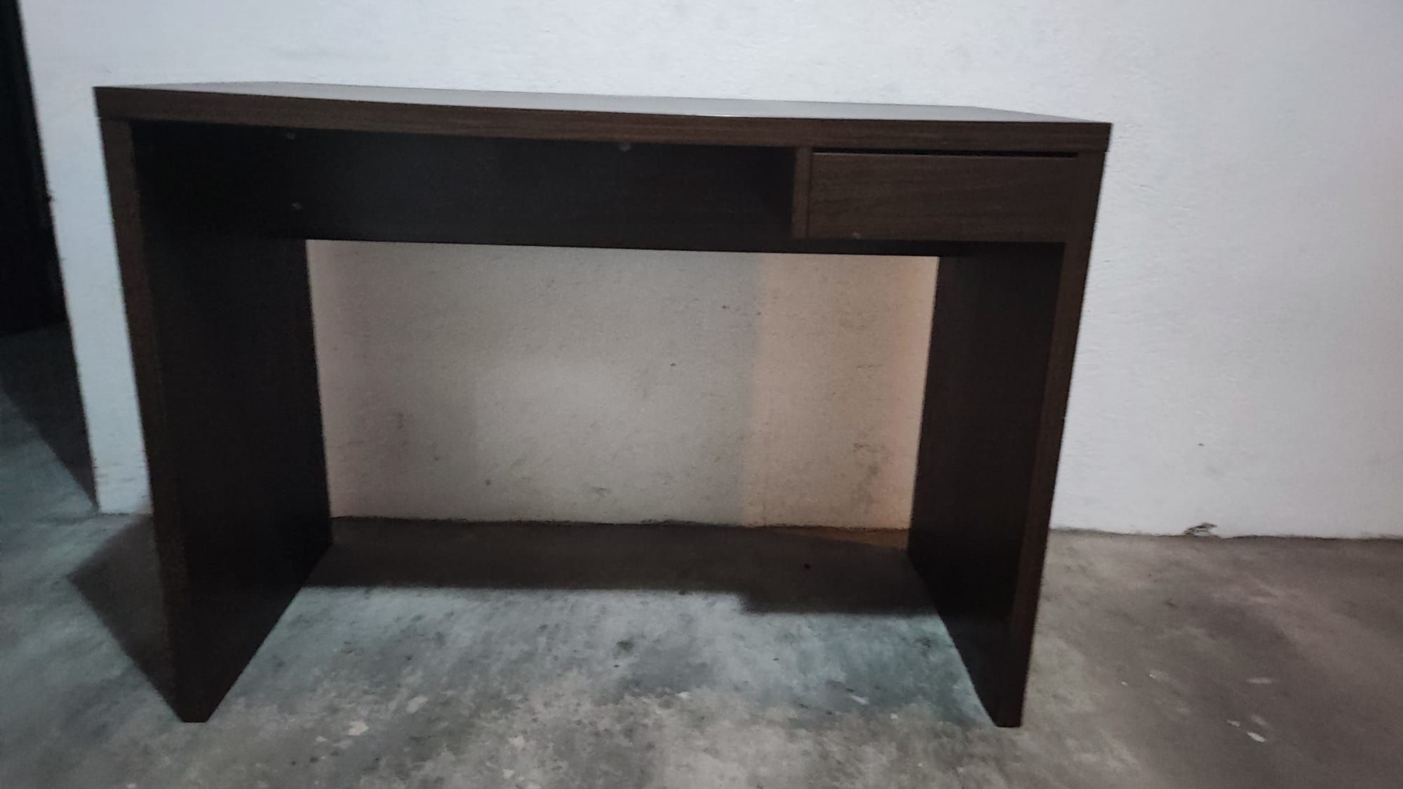 Secretaria com gaveta