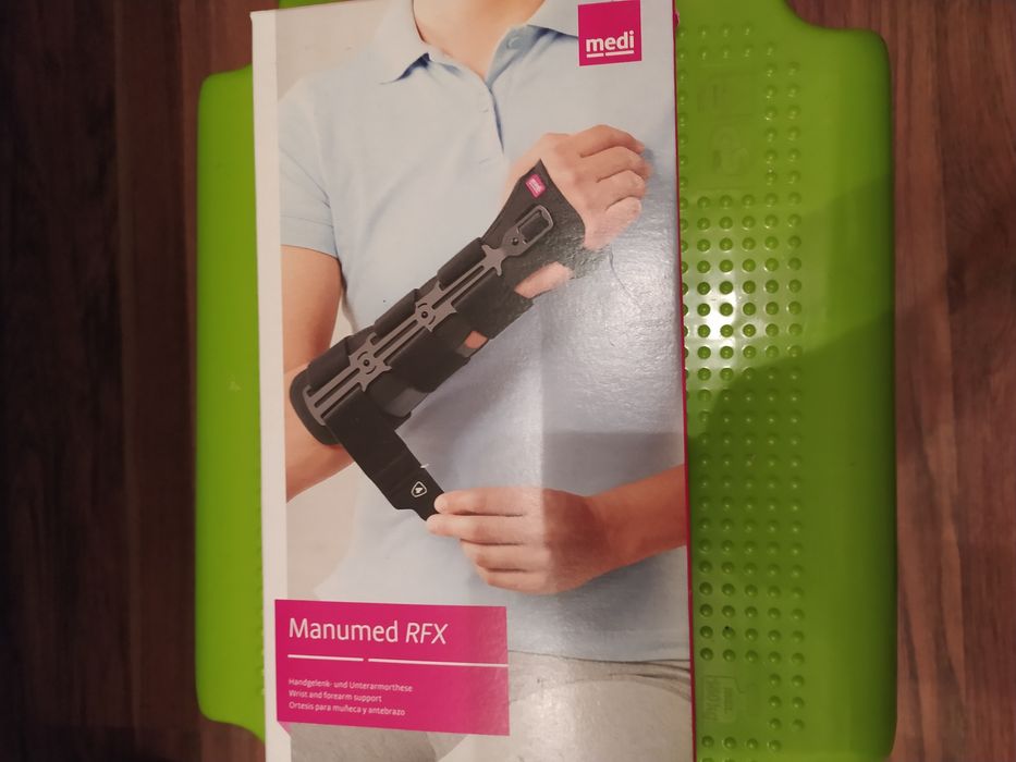 Stabilizator nadgarstka z kciukiem.