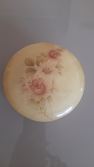 Szkatułka porcelanowa
