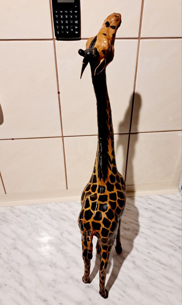 Żyrafa, piękna figura ze skóry, wysokość 54cm, orientalna ozdoba