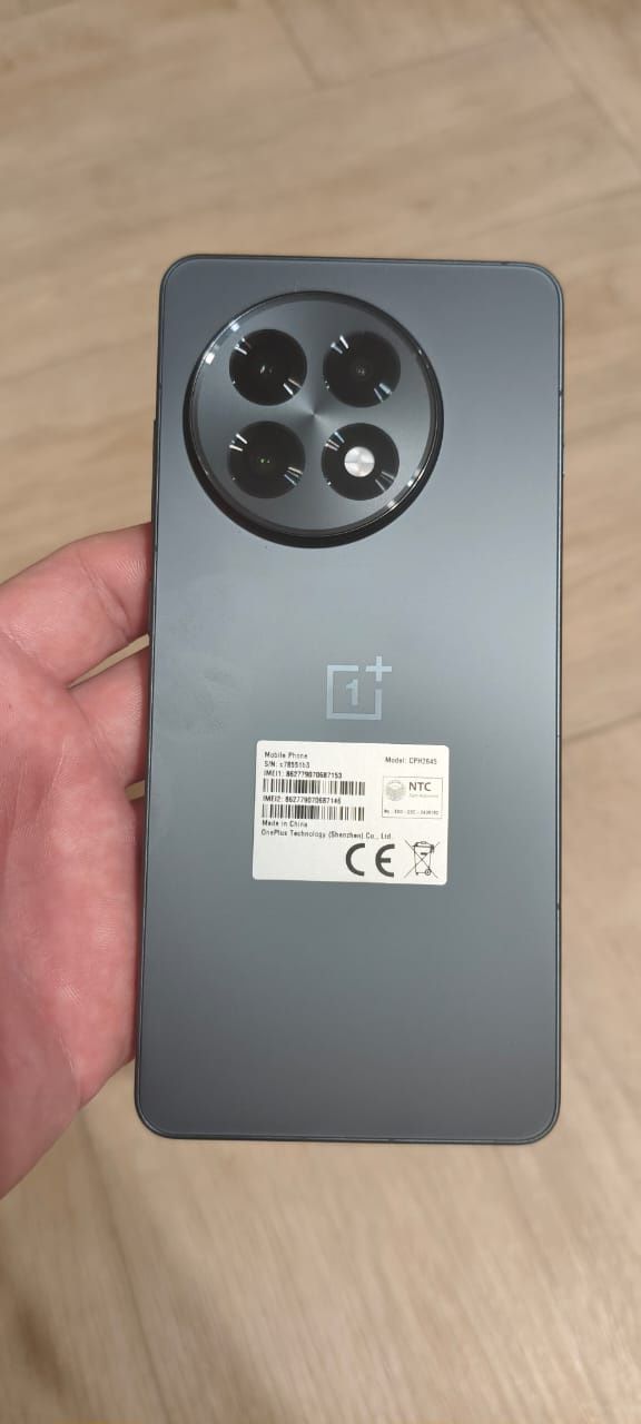 ONE PLUS 13R в чорному кольорі  НОВИЙ  ОБМЕН с моей доплатой на ONE 13