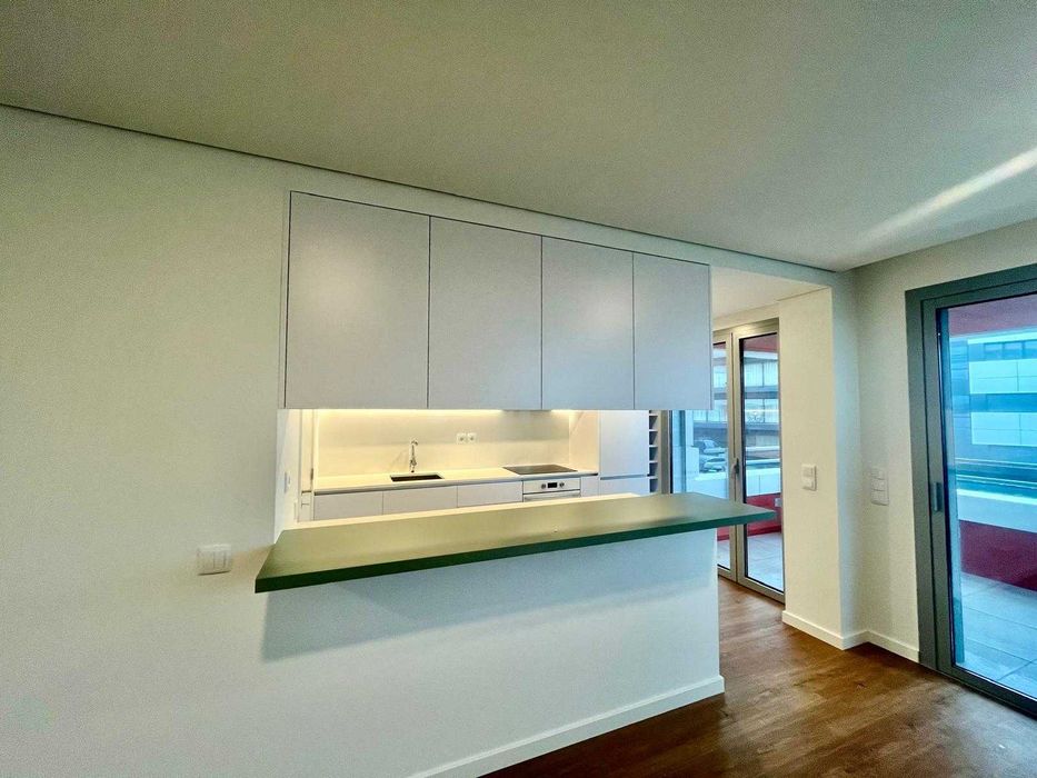 Excelente T2, novo, junto ao Gaia Shopping