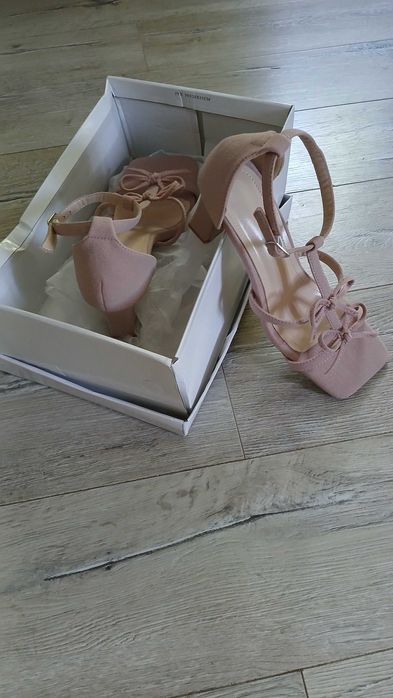 Nowe, wygodne sandały,nr 37