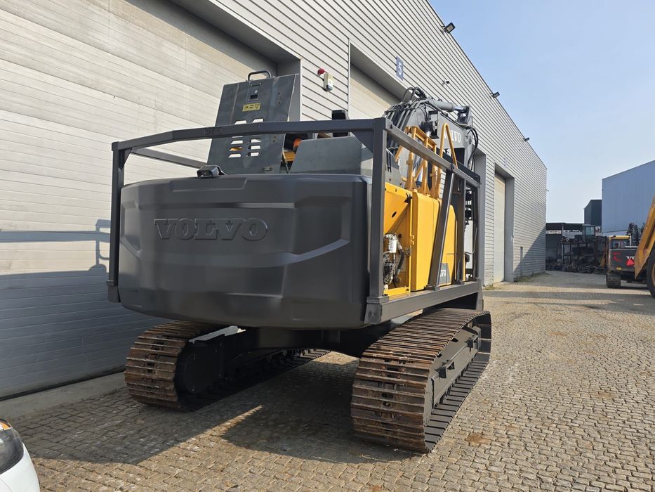 Escavadora Volvo EC220EL C/ Proteções Florestais