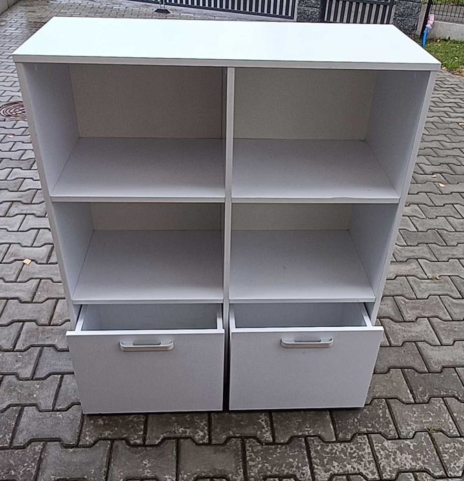 Szafka z półkami komoda