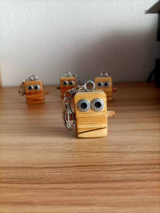 Porta-chaves Robôs de madeira, feitos à mão