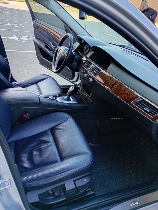 Машина в чудовому збереженому стані!