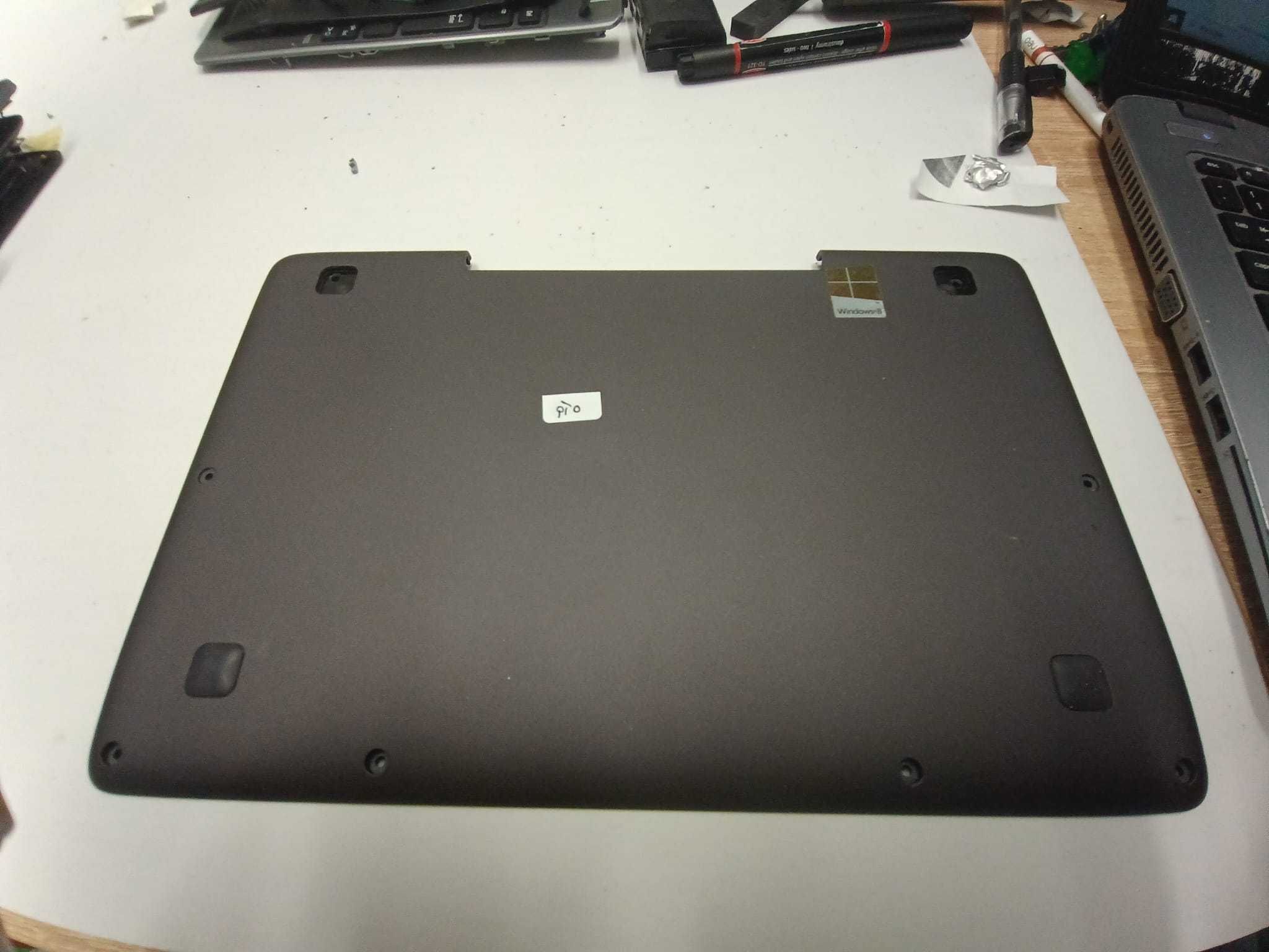 Dolna obudowa laptopa Asus T100T.
