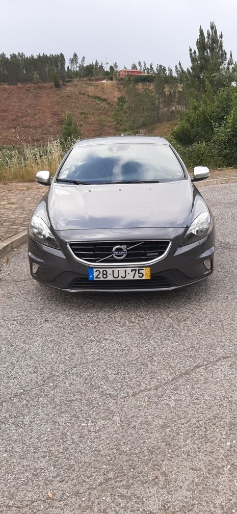 Volvo V40 Rdesign a gasóleo como nova