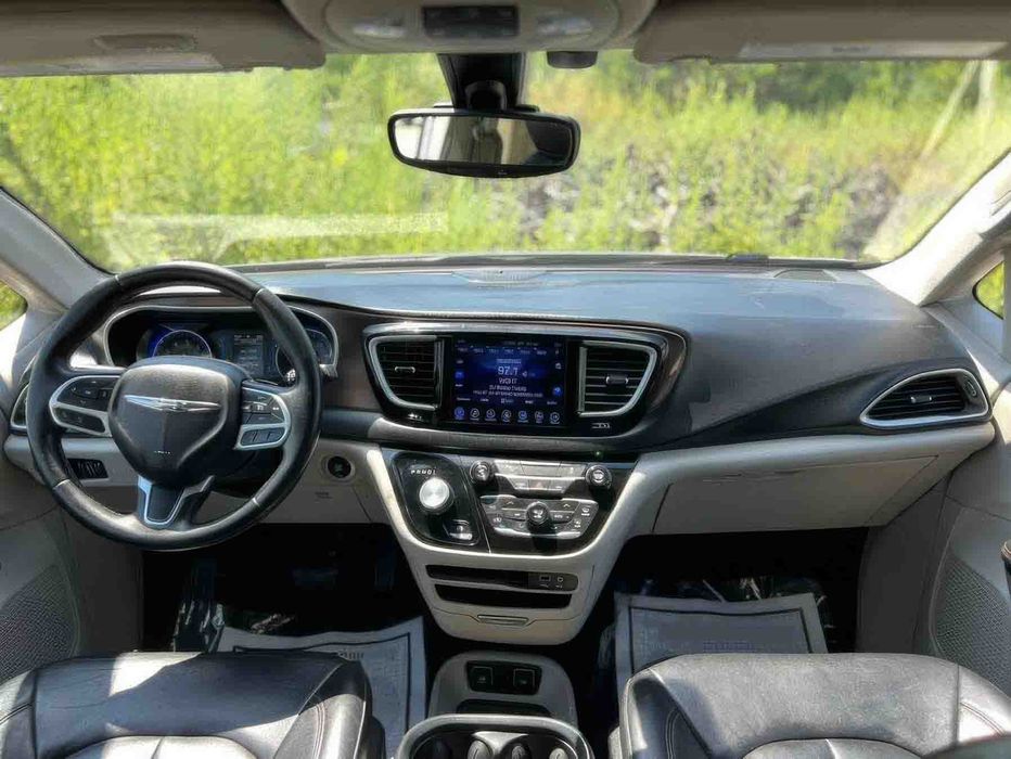 Chrysler Pacifica Touring L      2017