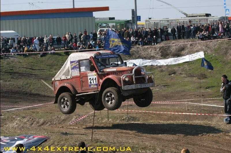 продається бойовий кінь!