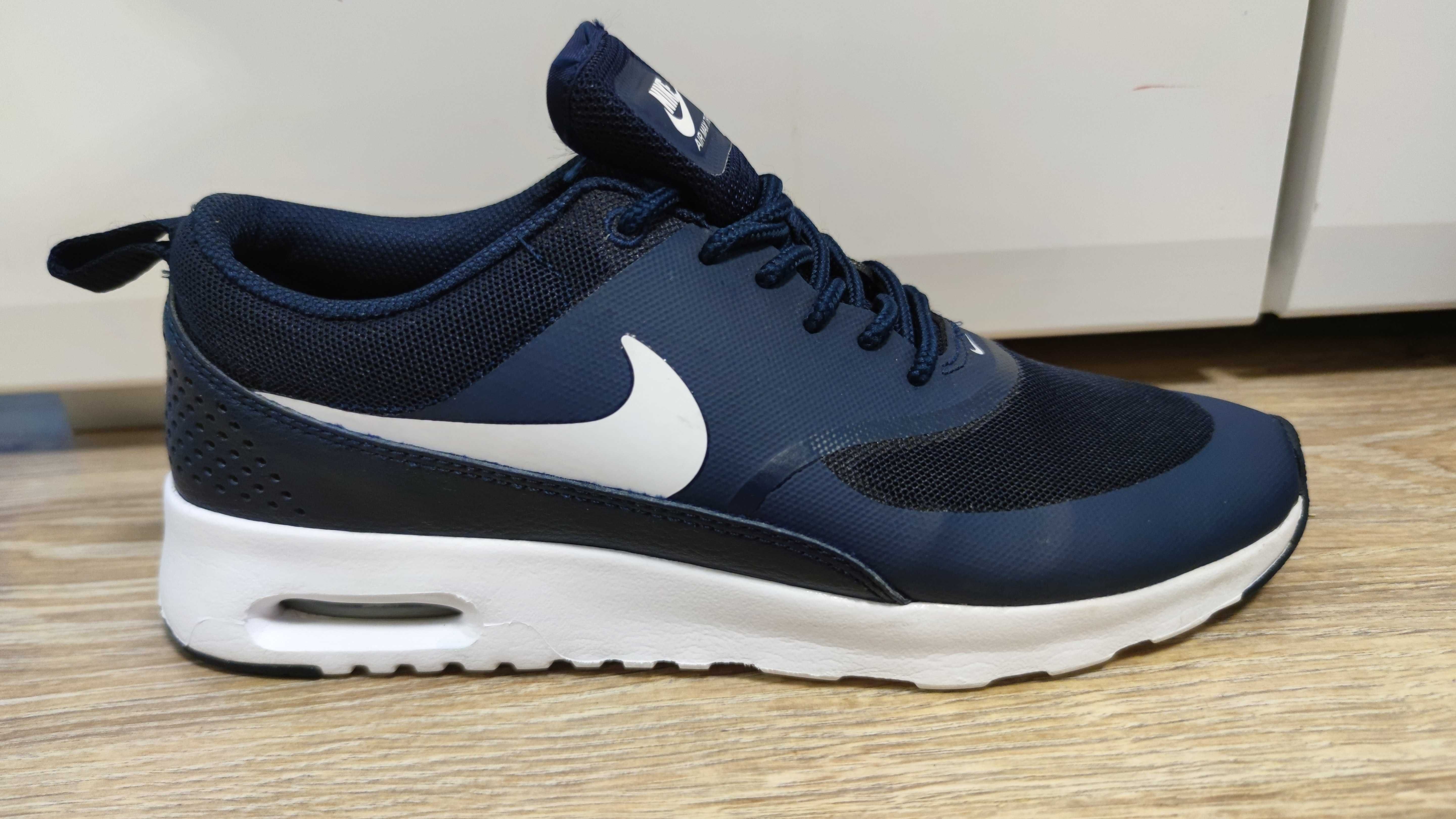 Кроссовки NIKE AIR MAX THEA (GS) Оригинал, состояние новых 38,5р.