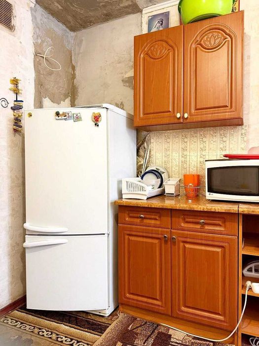 В оренду здається кімната в гуртожитку по вул. Нижньосироватська