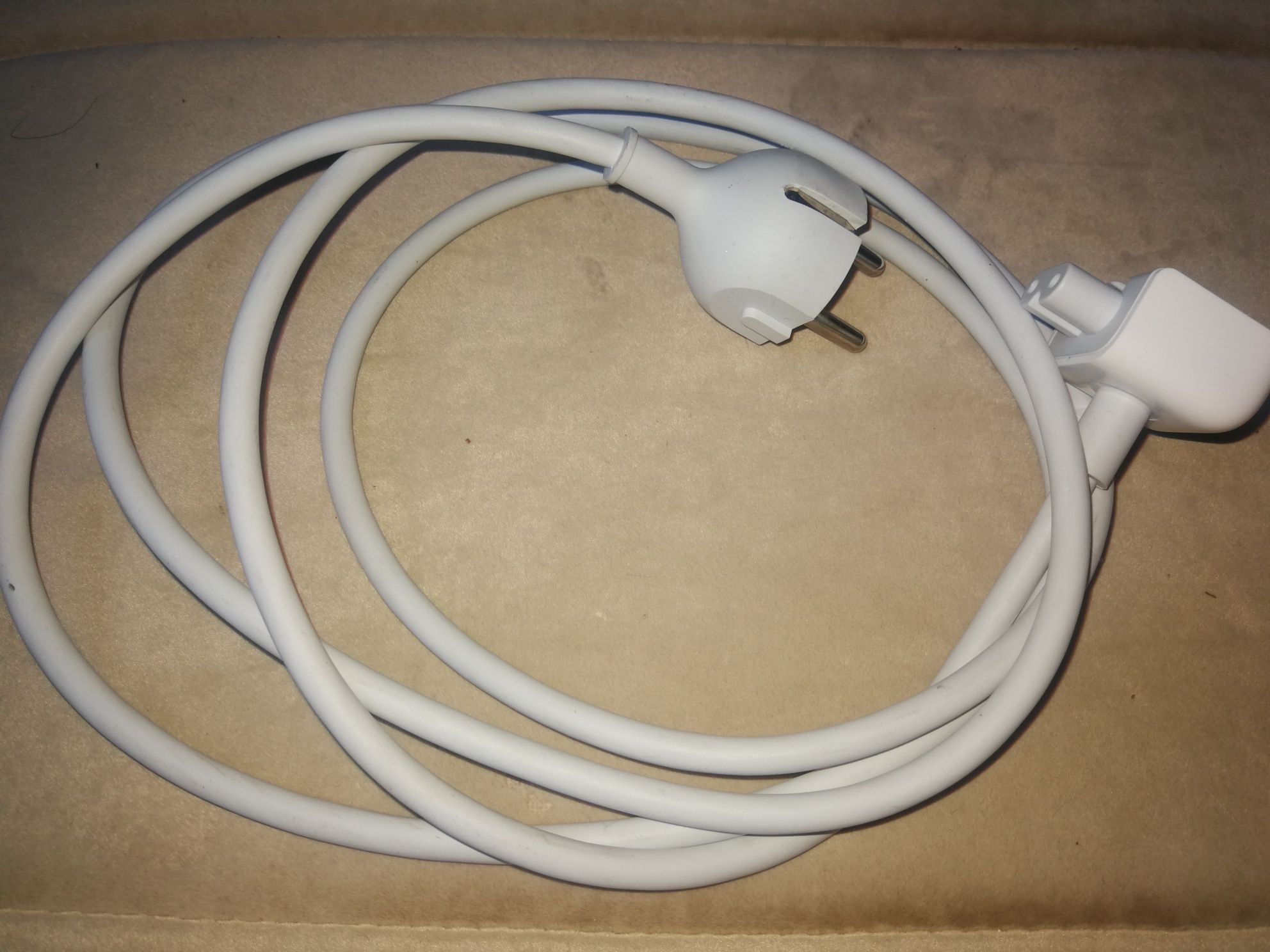 Kabel oryginalny APPLE 1.8 m 220v 2.5A Schuko - MagSafe/MagSafe 2