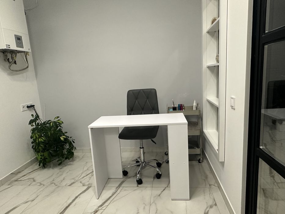 Оренда.Робоче місце майстра манікюру у салоні краси