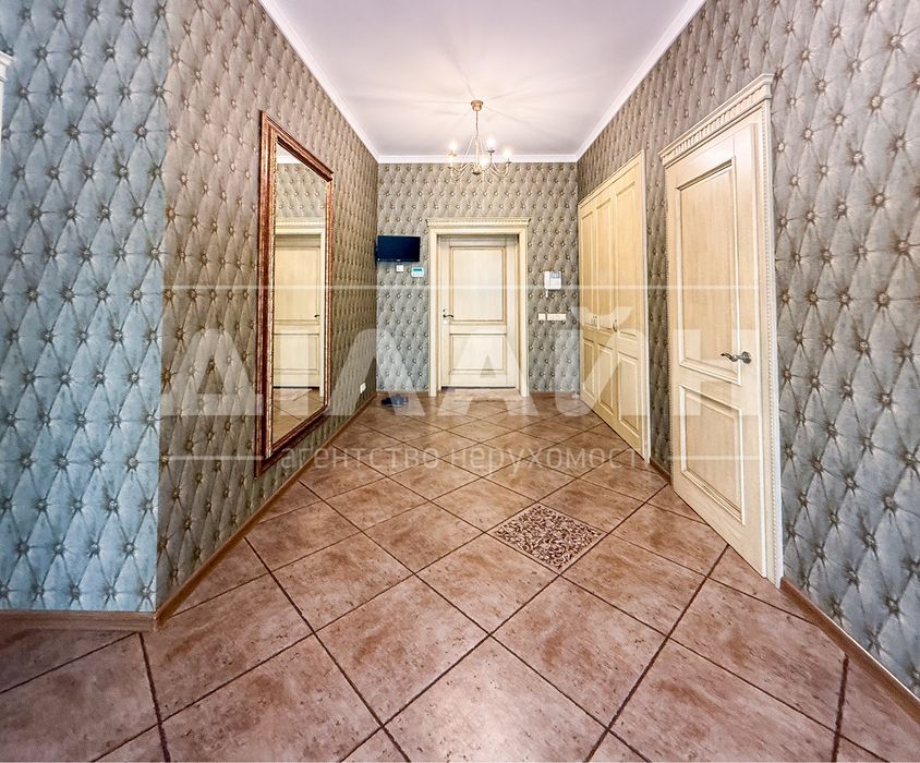 Vip будинок 4 спальні , 2 с/у на Правому березі