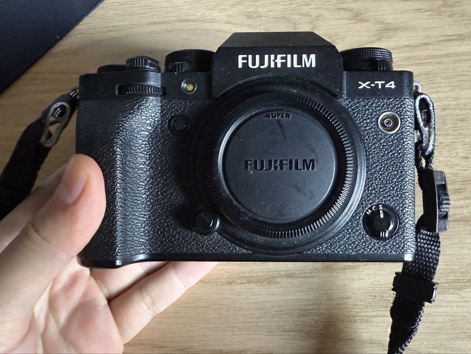 Fujifilm X-T4 body + XF 16-80