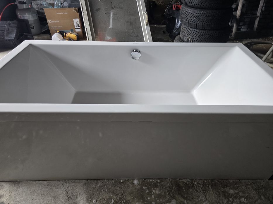 Wanna  DurDuravit STARCK 1900x900  wraz z zabudowa