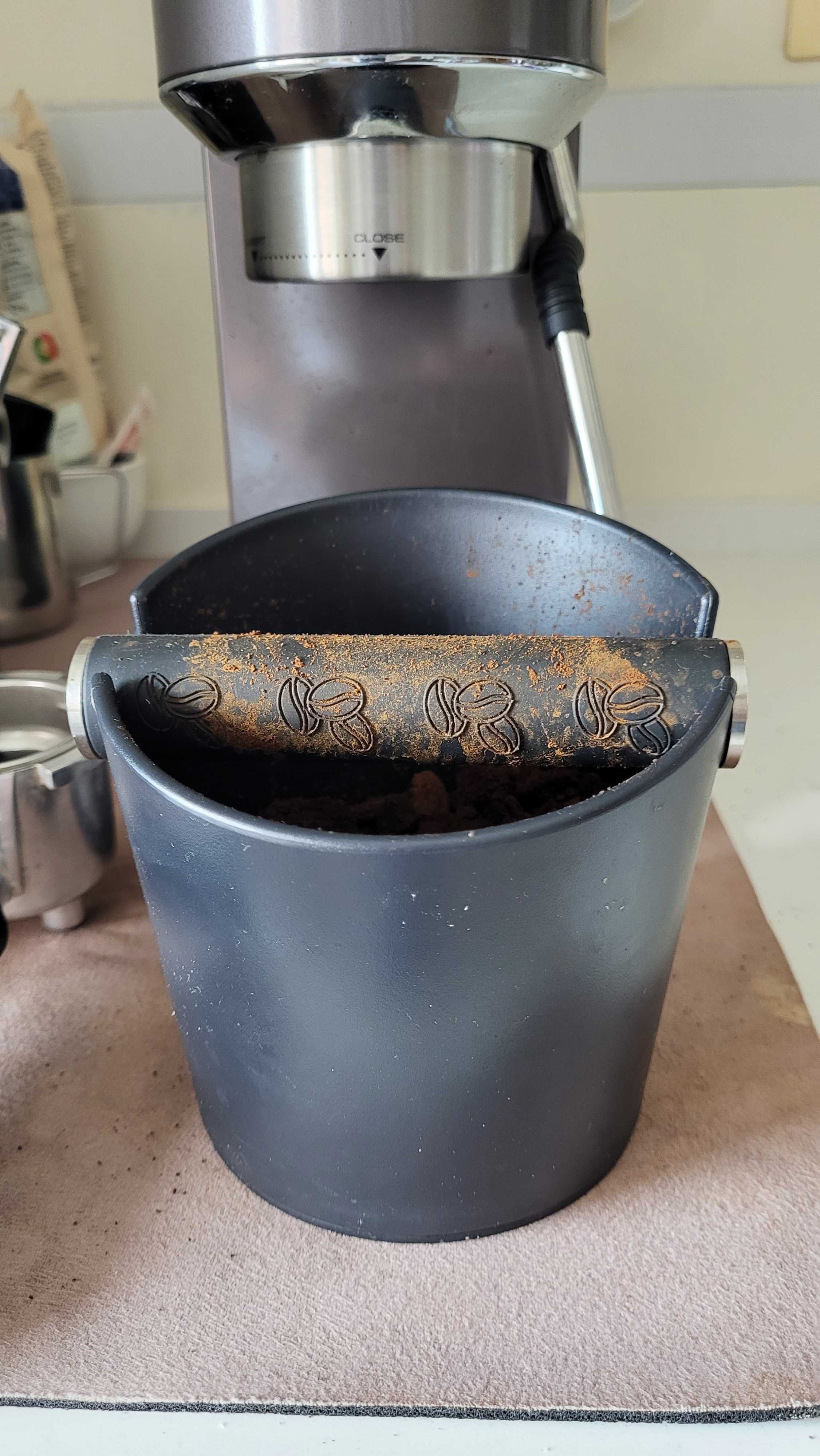 Máquina de café manual - Delonghi Dedica Arte