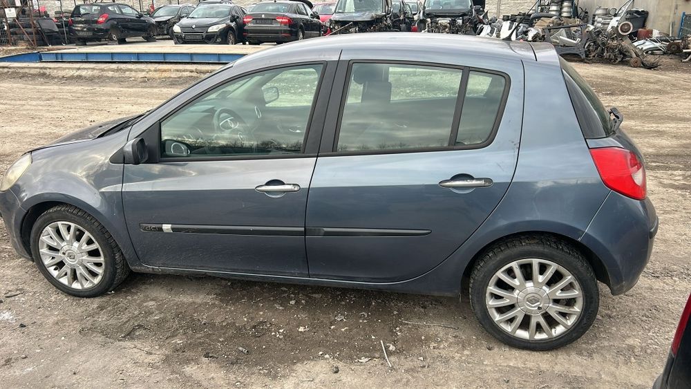 Renault Clio III wszystkie części Maska zderzak lampy błotniki pas