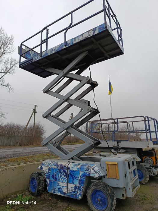 Ножничний подйомник Grove SM3269 оренда