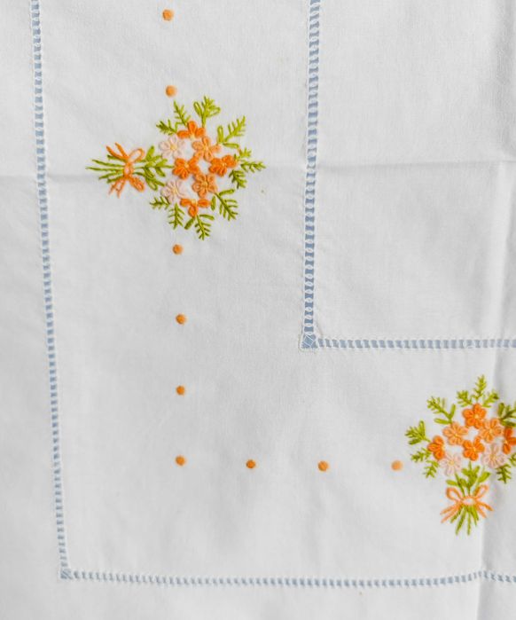 Toalha de Chá Bordada