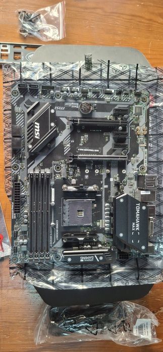 Placa gráfica MSI Tomahawk b450 max II